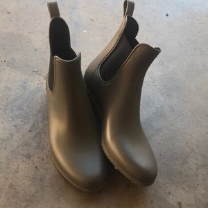 Rain boots by cougar